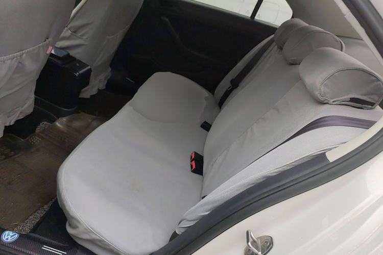 Used Volkswagen Jetta 2015 1.6L Manual Fashion Edition Interior 4