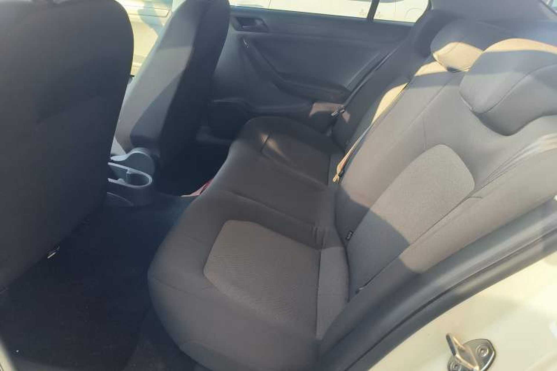 Used Volkswagen Jetta 2015 Value Edition 1.6L Manual Fashionable Style Interior 4
