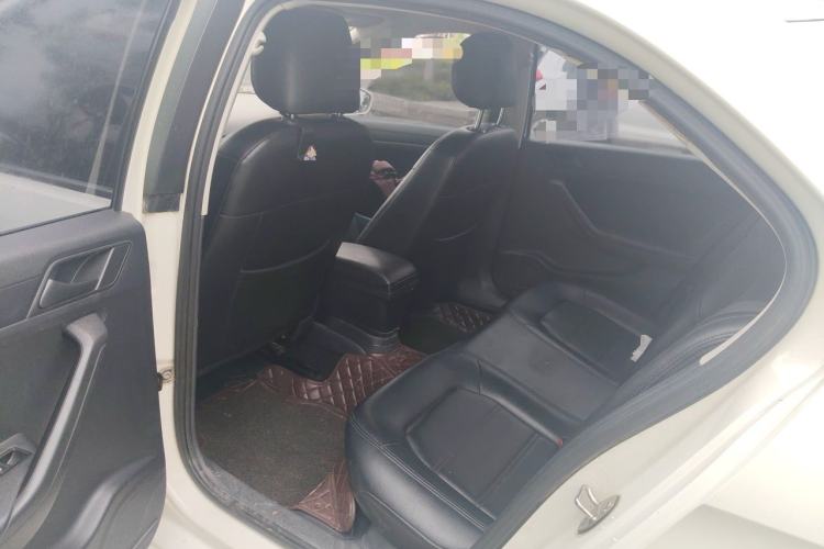 Used Volkswagen Jetta 2015 Value Edition 1.6L Manual Fashionable Style Interior 4
