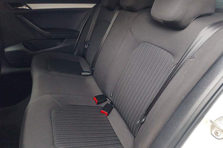 Used Volkswagen Jetta 2015 Value Edition 1.6L Automatic Comfort Version Interior 4