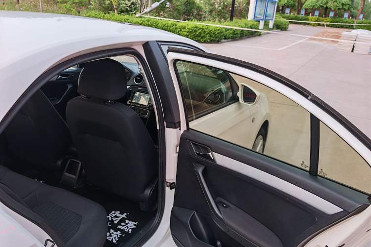 Used Volkswagen Jetta 2015 1.6L Automatic Comfort Model Interior 8