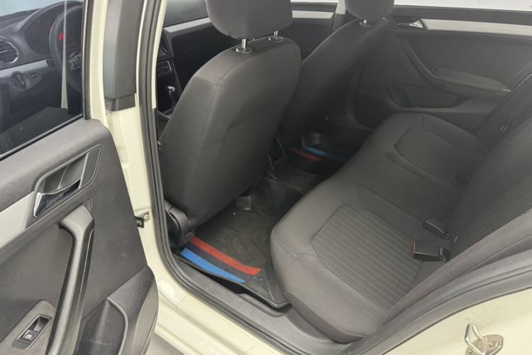 Used Volkswagen Jetta 2015 Value Edition 1.6L Automatic Comfort Version Interior 8