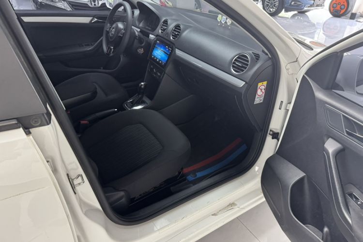 Used Volkswagen Jetta 2015 Value Edition 1.6L Automatic Comfort Version Interior 9
