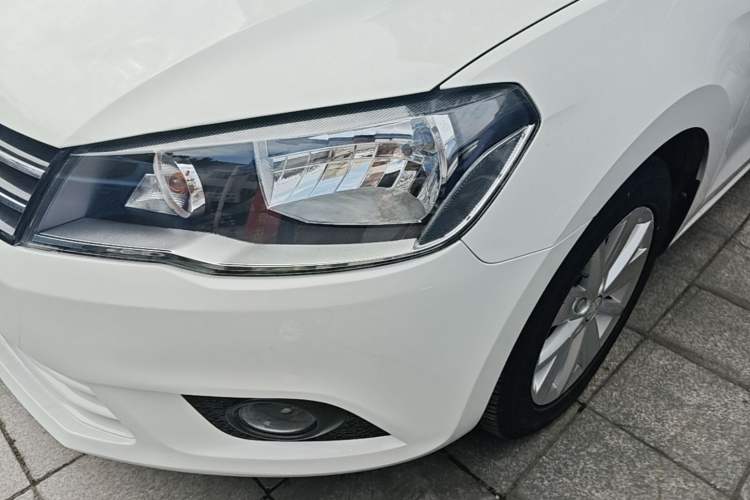 Used Volkswagen Jetta 2015 1.6L Manual Comfort Model Left Front Headlight