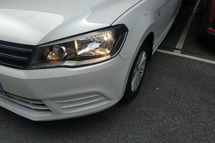 Used Volkswagen Jetta 2015 Value Edition 1.6L Manual Fashionable Style Left Front Headlight