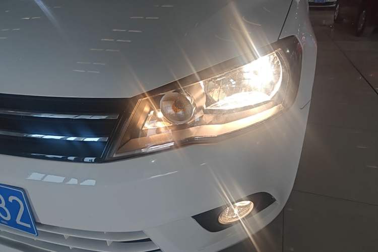 Used Volkswagen Jetta 2015 1.6L Automatic Comfort Model Left Front Headlight