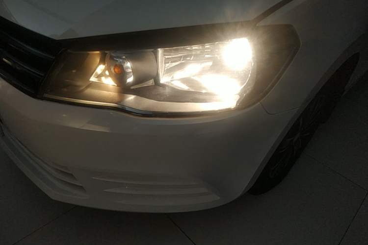 Used Volkswagen Jetta 2015 Value Edition 1.6L Automatic Fashion Version Left Front Headlight