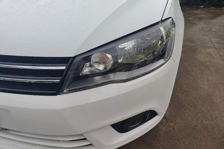 Used Volkswagen Jetta 2015 Value Edition 1.6L Automatic Comfort Version Left Front Headlight