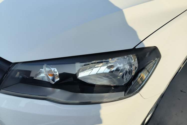 Used Volkswagen Jetta 2015 Value Edition 1.6L Manual Fashionable Style Left Front Headlight