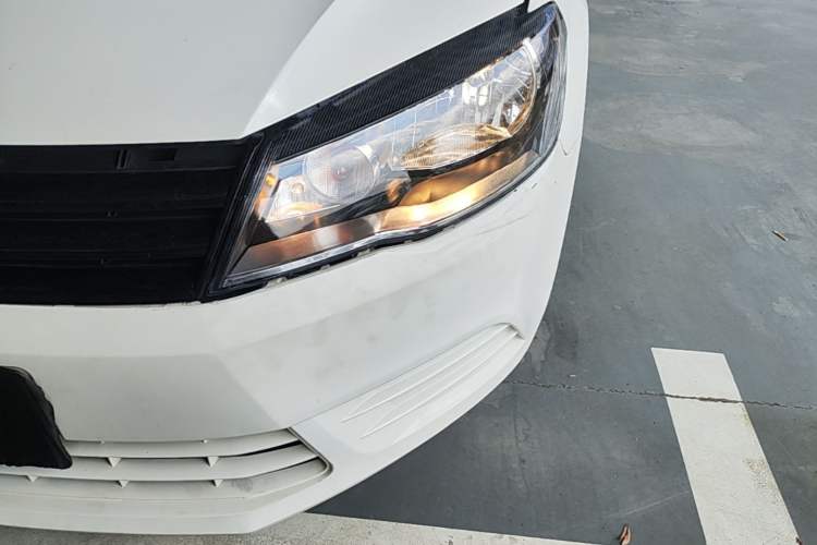 Used Volkswagen Jetta 2015 1.6L Automatic Fashion Model Left Front Headlight