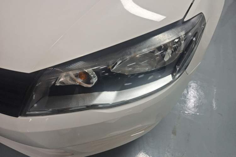 Used Volkswagen Jetta 2015 1.6L Manual Fashion Edition Left Front Headlight