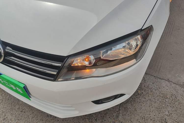 Used Volkswagen Jetta 2015 1.6L Automatic Comfort Model Left Front Headlight