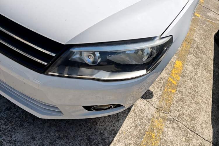 Used Volkswagen Jetta 2015 1.6L Automatic Luxury Model Left Front Headlight