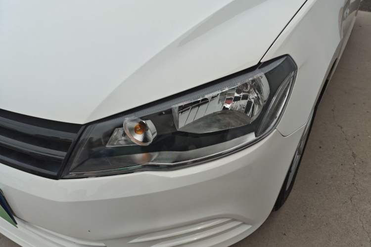 Used Volkswagen Jetta 2015 Value Edition 1.6L Manual Fashionable Style Left Front Headlight