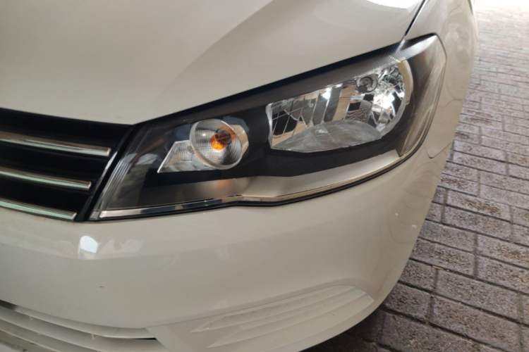 Used Volkswagen Jetta 2015 Value Edition 1.6L Manual Fashionable Style Left Front Headlight