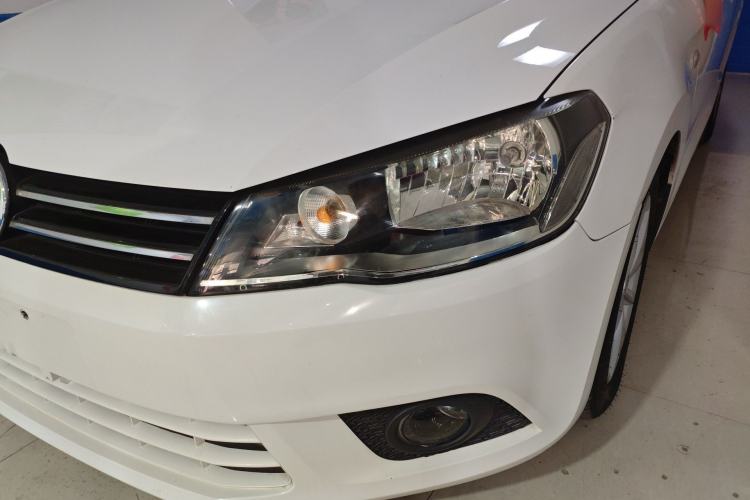 Used Volkswagen Jetta 2015 Value Edition 1.6L Automatic Comfort Version Left Front Headlight