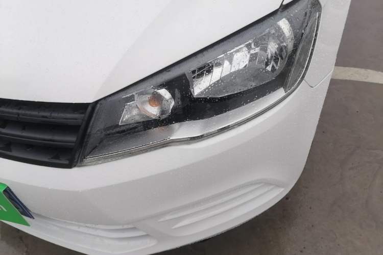 Used Volkswagen Jetta 2015 1.6L Manual Fashion Edition Left Front Headlight
