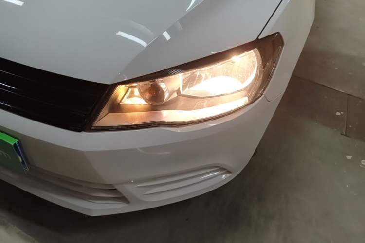 Used Volkswagen Jetta 2015 Value Edition 1.6L Manual Fashionable Style Left Front Headlight