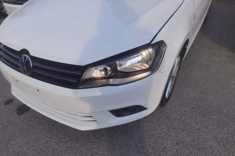Used Volkswagen Jetta 2015 Value Edition 1.6L Automatic Comfort Version Left Front Headlight