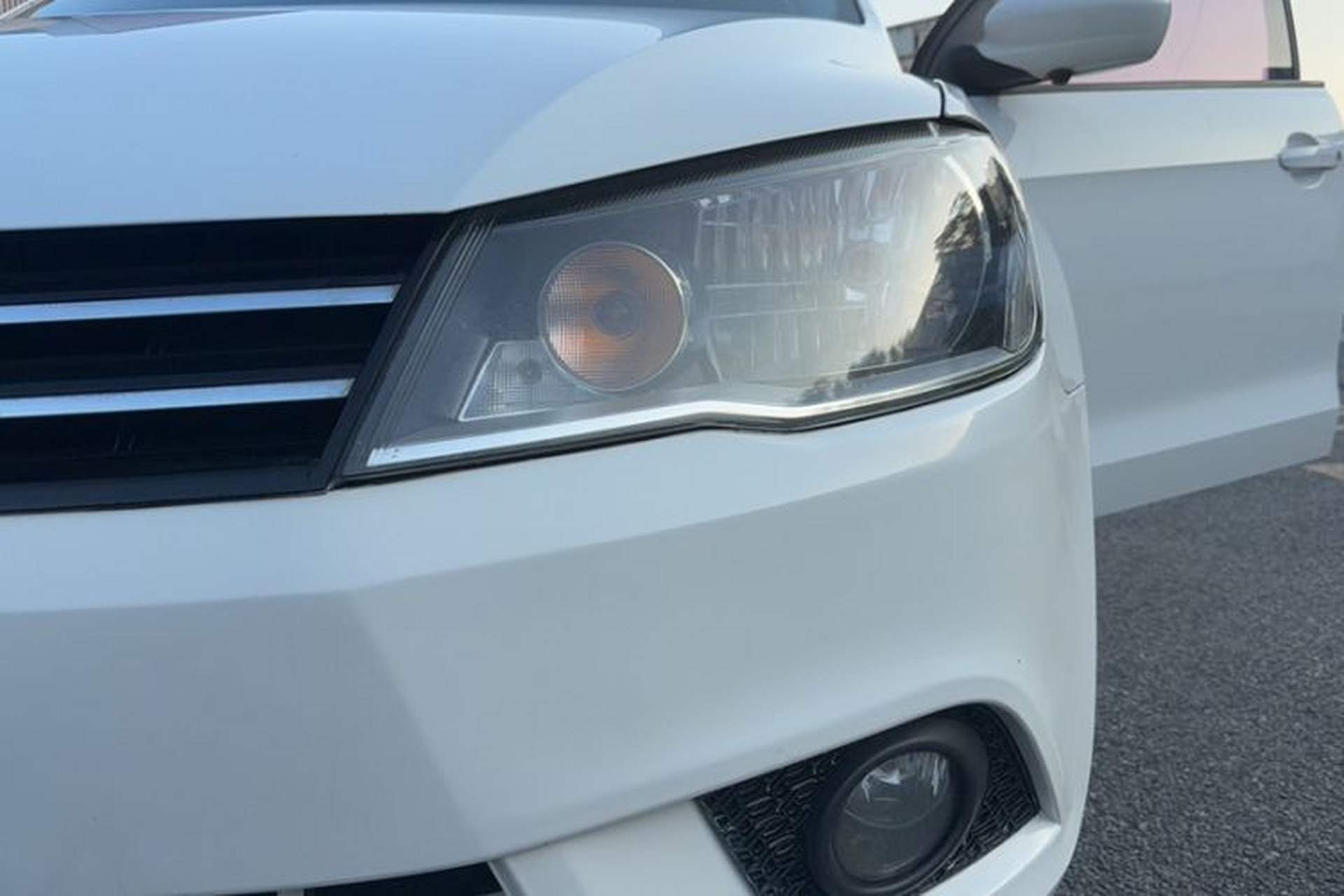 Used Volkswagen Jetta 2015 Value Edition 1.6L Automatic Comfort Version Left Front Headlight