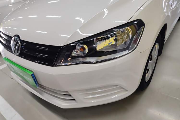 Used Volkswagen Jetta 2015 Value Edition 1.6L Manual Fashionable Style Left Front Headlight