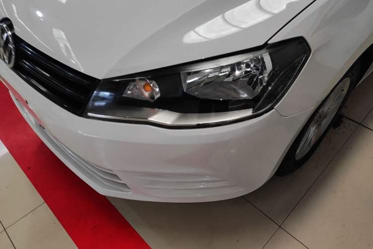 Used Volkswagen Jetta 2015 1.6L Manual Fashion Edition Left Front Headlight