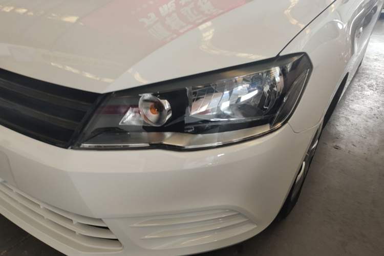 Used Volkswagen Jetta 2015 1.6L Manual Fashion Edition Left Front Headlight