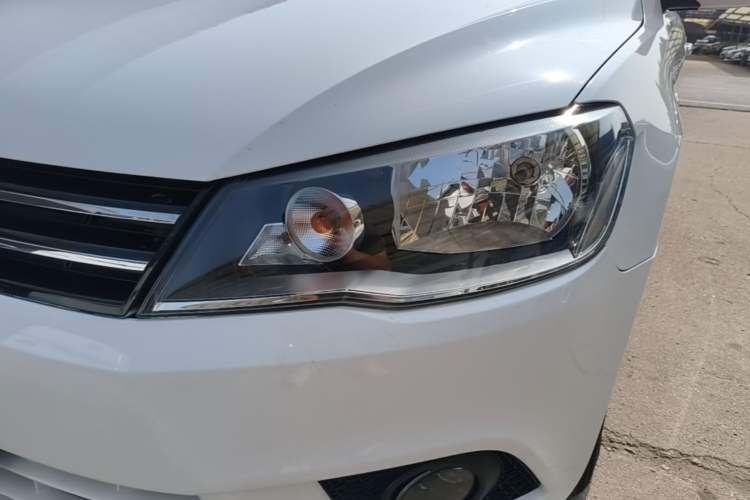 Used Volkswagen Jetta 2015 Value Edition 1.6L Automatic Comfort Version Left Front Headlight