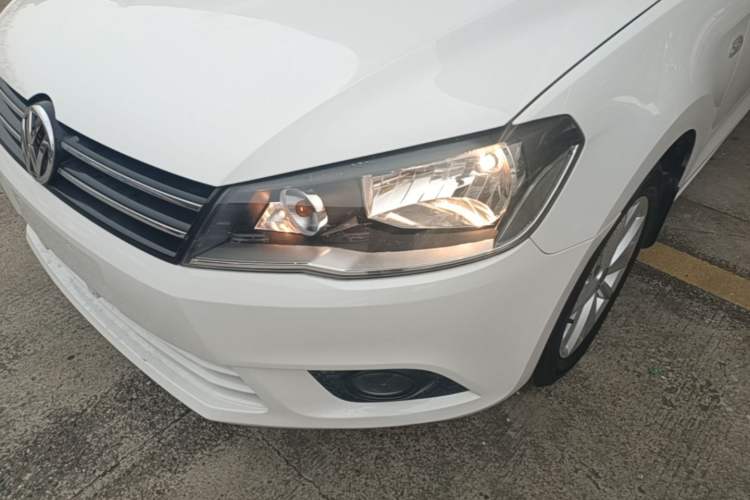 Used Volkswagen Jetta 2015 Zhuihui Edition 1.6L Manual Comfort Model Left Front Headlight