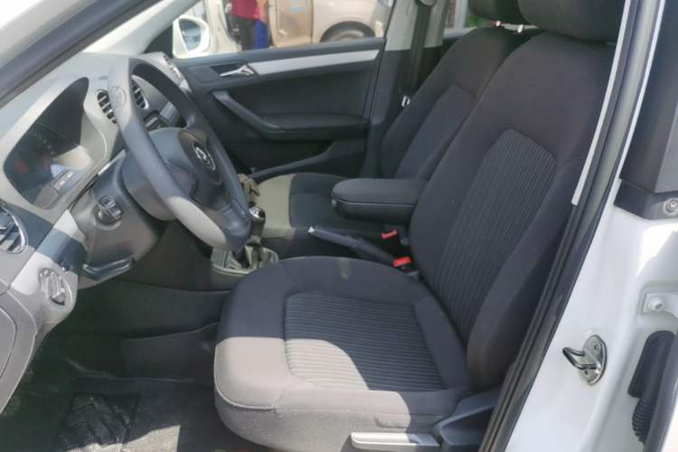 Used Volkswagen Jetta 2015 1.6L Manual Comfort Model Left Front Seat