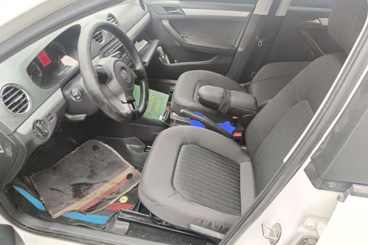 Used Volkswagen Jetta 2015 Value Edition 1.6L Automatic Comfort Version Left Front Seat