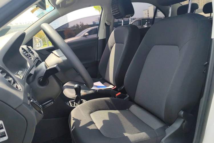 Used Volkswagen Jetta 2015 Value Edition 1.6L Manual Fashionable Style Left Front Seat