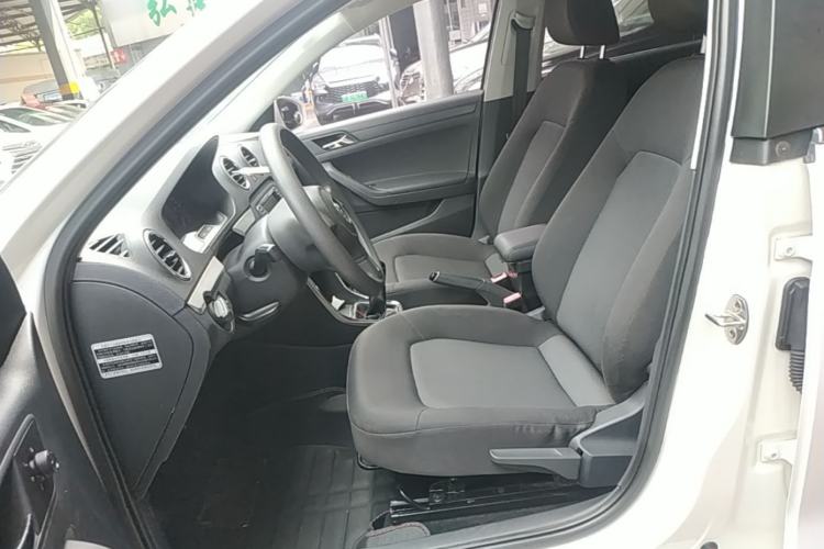 Used Volkswagen Jetta 2015 Value Edition 1.6L Manual Fashionable Style Left Front Seat