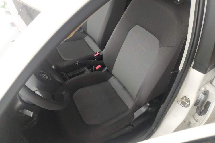 Used Volkswagen Jetta 2015 1.6L Manual Fashion Edition Left Front Seat