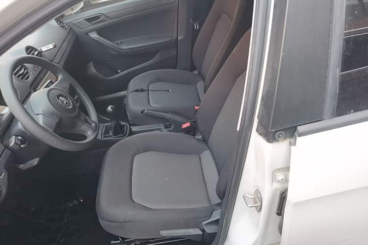 Used Volkswagen Jetta 2015 Value Edition 1.6L Manual Fashionable Style Left Front Seat