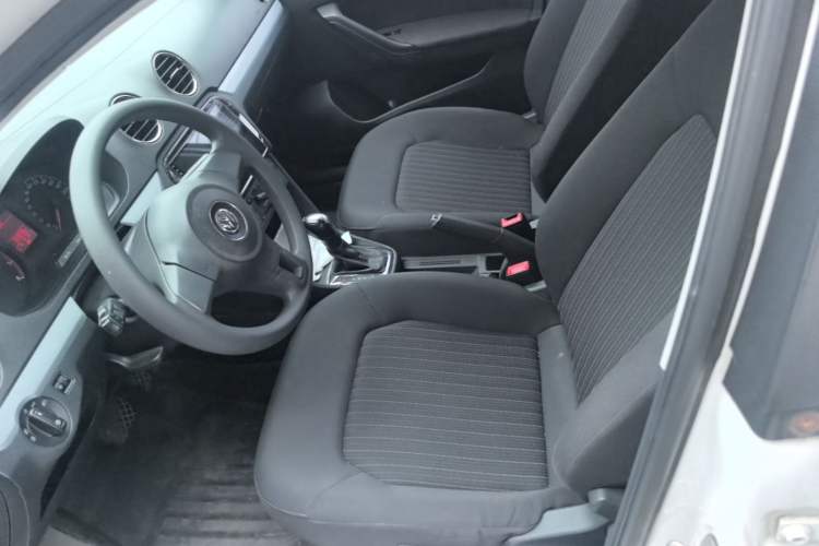 Used Volkswagen Jetta 2015 Value Edition 1.6L Automatic Comfort Version Left Front Seat