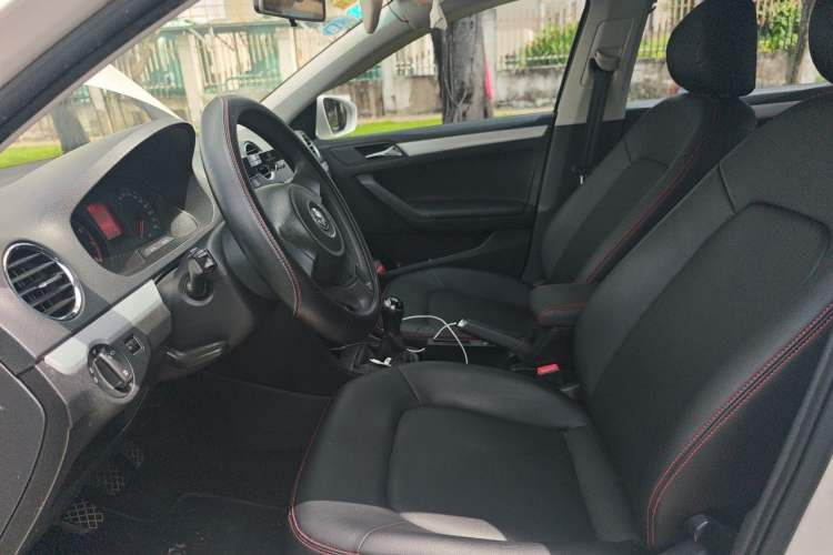 Used Volkswagen Jetta 2015 1.6L Manual Comfort Model Left Front Seat