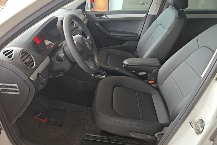 Used Volkswagen Jetta 2015 Value Edition 1.6L Automatic Comfort Version Left Front Seat