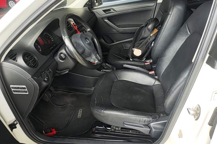 Used Volkswagen Jetta 2015 1.6L Automatic Fashion Model Left Front Seat