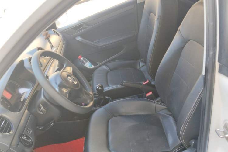 Used Volkswagen Jetta 2015 Value Edition 1.6L Manual Fashionable Style Left Front Seat