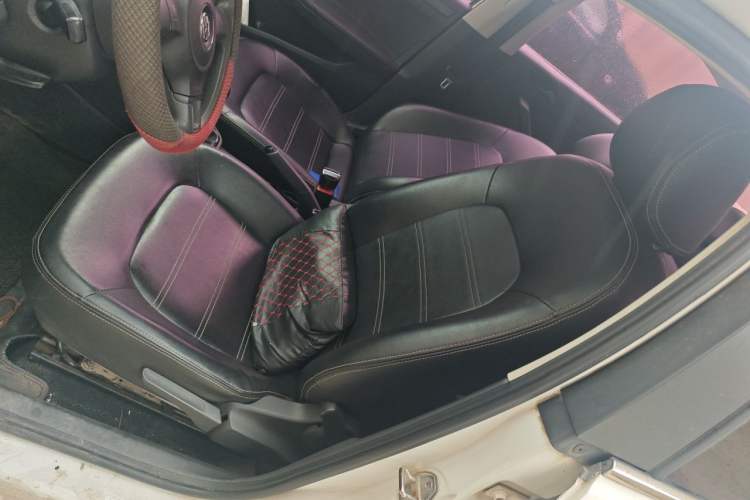 Used Volkswagen Jetta 2015 1.6L Manual Fashion Edition Left Front Seat