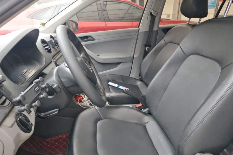 Used Volkswagen Jetta 2015 1.6L Manual Fashion Edition Left Front Seat