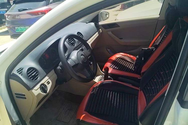 Used Volkswagen Jetta 2015 1.6L Manual Fashion Edition Left Front Seat