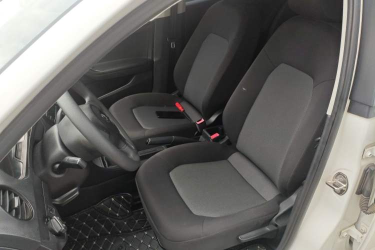 Used Volkswagen Jetta 2015 Value Edition 1.6L Manual Fashionable Style Left Front Seat