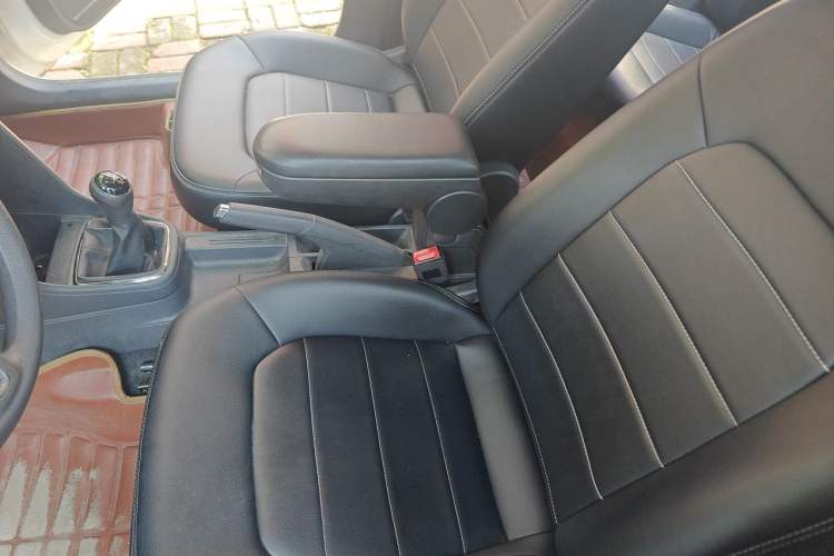 Used Volkswagen Jetta 2015 Zhihui Edition 1.4L Manual Comfort Model Left Front Seat