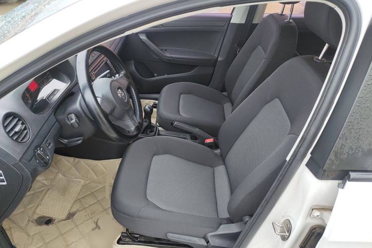 Used Volkswagen Jetta 2015 Value Edition 1.6L Manual Fashionable Style Left Front Seat