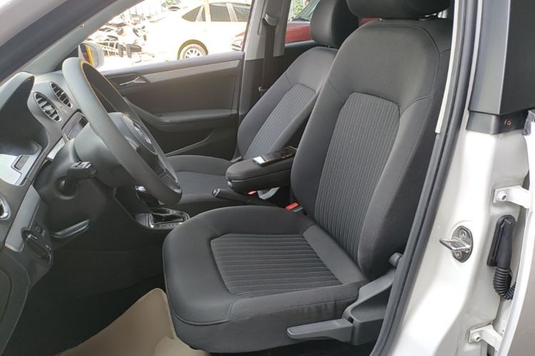 Used Volkswagen Jetta 2015 Value Edition 1.6L Automatic Comfort Version Left Front Seat