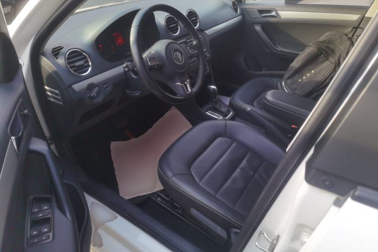 Used Volkswagen Jetta 2015 Value Edition 1.6L Automatic Comfort Version Left Front Seat