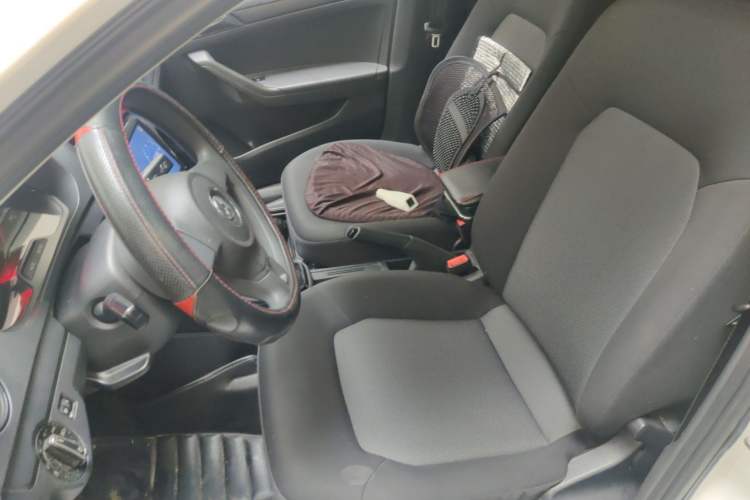 Used Volkswagen Jetta 2015 Value Edition 1.6L Manual Fashionable Style Left Front Seat