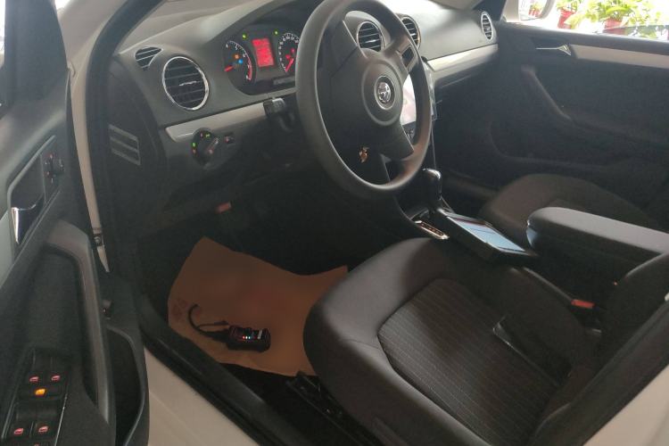 Used Volkswagen Jetta 2015 Value Edition 1.6L Automatic Comfort Version Left Front Seat